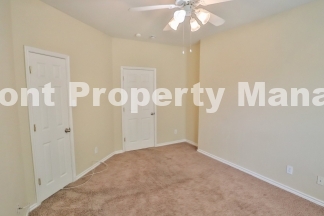 Spacious 2 bedroom Duplex near the Medical Center!