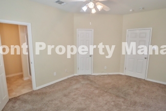 Spacious 2 bedroom Duplex near the Medical Center!