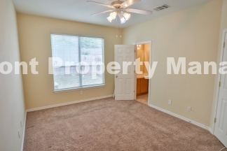 Spacious 2 bedroom Duplex near the Medical Center!