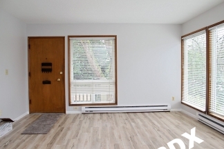 Lovely Irvington Mid-Century 2 Bedroom Courtyard Apartment w/Tons of Living Space