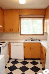 Lovely Irvington Mid-Century 2 Bedroom Courtyard Apartment w/Tons of Living Space