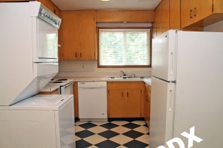 Lovely Irvington Mid-Century 2 Bedroom Courtyard Apartment w/Tons of Living Space