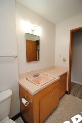 Lovely Irvington Mid-Century 2 Bedroom Courtyard Apartment w/Tons of Living Space