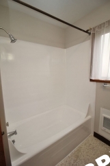 Lovely Irvington Mid-Century 2 Bedroom Courtyard Apartment w/Tons of Living Space