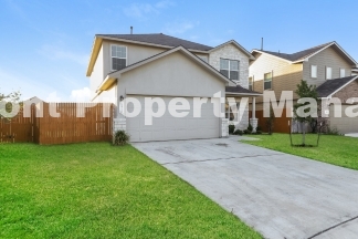 Spacious 5-Bed Sanctuary with 3.5 Baths in San Antonio