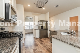 Spacious 5-Bed Sanctuary with 3.5 Baths in San Antonio