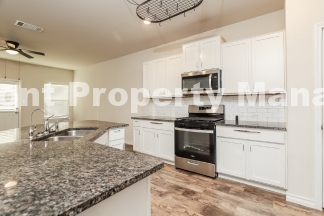 Spacious 5-Bed Sanctuary with 3.5 Baths in San Antonio