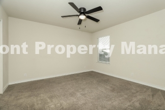 Spacious 5-Bed Sanctuary with 3.5 Baths in San Antonio