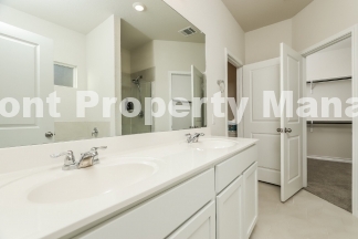 Spacious 5-Bed Sanctuary with 3.5 Baths in San Antonio