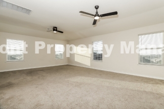 Spacious 5-Bed Sanctuary with 3.5 Baths in San Antonio