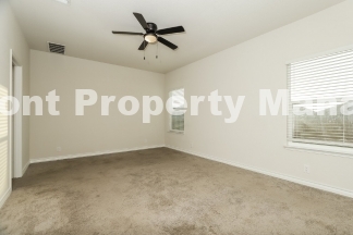 Spacious 5-Bed Sanctuary with 3.5 Baths in San Antonio