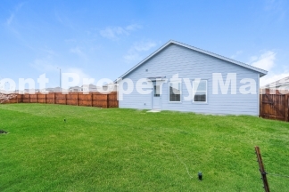 Charming 3-Bed Oasis at 3206 Gingham Point – Spacious 1260 Sq Ft with 2 Full Baths in Converse, TX!