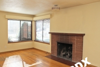 Lovely 1 Bedroom Apartment with Fireplace in Ideal NW PDX Location