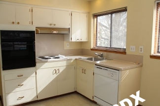 Lovely 1 Bedroom Apartment with Fireplace in Ideal NW PDX Location
