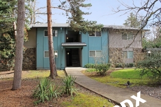 Ground Floor Spacious 2 Bedroom 1 Bath in Raleigh Hills Apartment Community