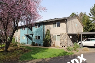Ground Floor Spacious 2 Bedroom 1 Bath in Raleigh Hills Apartment Community