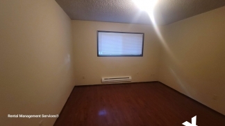 Ground Floor Spacious 2 Bedroom 1 Bath in Raleigh Hills Apartment Community