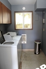Ground Floor Spacious 2 Bedroom 1 Bath in Raleigh Hills Apartment Community