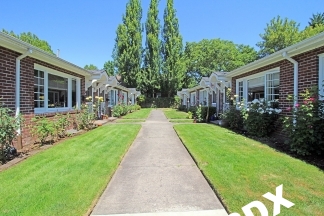 Charming Studio-style 1 Bed Bricker in Desirable Irvington Area