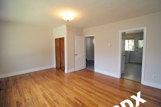 Charming Studio-style 1 Bed Bricker in Desirable Irvington Area