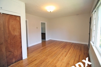 Charming Studio-style 1 Bed Bricker in Desirable Irvington Area
