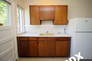 Charming Studio-style 1 Bed Bricker in Desirable Irvington Area