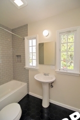 Charming Studio-style 1 Bed Bricker in Desirable Irvington Area