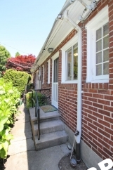 Charming Studio-style 1 Bed Bricker in Desirable Irvington Area