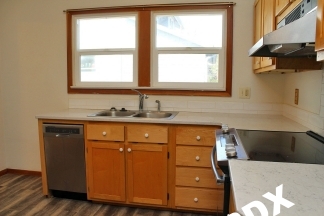 Adorable 3+ Bedroom Roseway/Rose City Park Bungalow!
