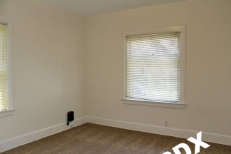 Adorable 3+ Bedroom Roseway/Rose City Park Bungalow!