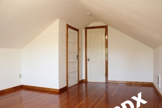 Adorable 3+ Bedroom Roseway/Rose City Park Bungalow!