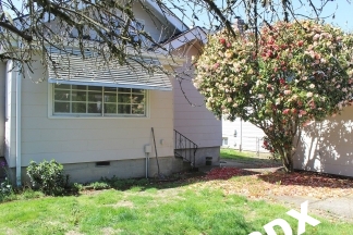 Adorable 3+ Bedroom Roseway/Rose City Park Bungalow!