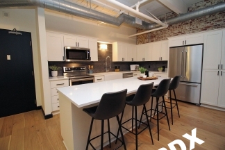 Stunning Remodeled 1 Bedroom Chown Pella Loft
