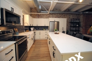 Stunning Remodeled 1 Bedroom Chown Pella Loft