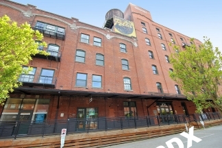 Stylish Urban Living in Chown Pella Loft in the Heart of the Pearl