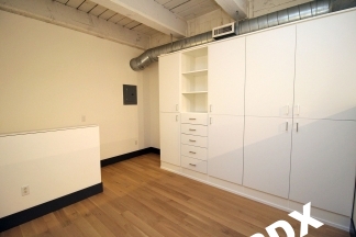 Stylish Urban Living in Chown Pella Loft in the Heart of the Pearl