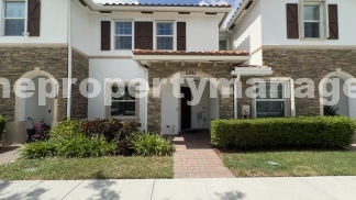 Spacious 3-Bedroom Townhouse with Gleaming Hardwood Floors in West Palm Beach!