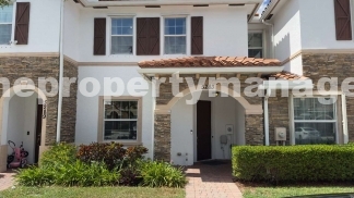 Spacious 3-Bedroom Townhouse with Gleaming Hardwood Floors in West Palm Beach!
