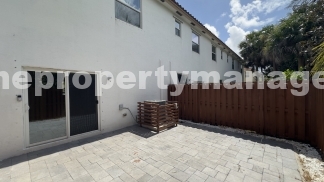 Spacious 3-Bedroom Townhouse with Gleaming Hardwood Floors in West Palm Beach!