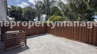 Spacious 3-Bedroom Townhouse with Gleaming Hardwood Floors in West Palm Beach!