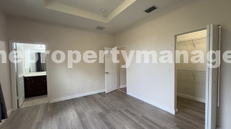 Spacious 3-Bedroom Townhouse with Gleaming Hardwood Floors in West Palm Beach!