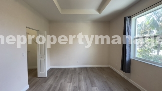Spacious 3-Bedroom Townhouse with Gleaming Hardwood Floors in West Palm Beach!