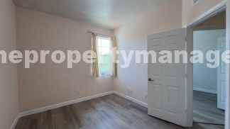 Spacious 3-Bedroom Townhouse with Gleaming Hardwood Floors in West Palm Beach!