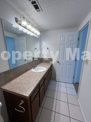 2 bedroom 2 bath home in Rogers