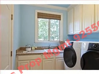 Elegant 5-Bedroom Oasis with 4 Luxurious Baths in Prime Palo Alto Location!