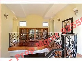 Elegant 5-Bedroom Oasis with 4 Luxurious Baths in Prime Palo Alto Location!