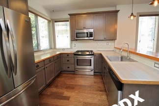 A Gorgeous 2 Bedroom NW Contemporary home in unique pocket neighborhood at foot of Mt. Tabor