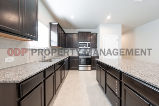 Stunning 4-Bedroom Home in Villages of Westfield