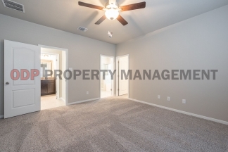 Stunning 4-Bedroom Home in Villages of Westfield