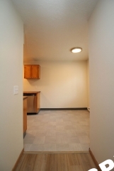 Fabulous & Freshly Updated 2 Bedroom + bonus room with Parking  – Blocks to OHSU!